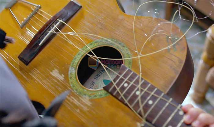 تعویض سیم‌های گیتار